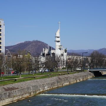 Se derulează un nou program guvernamental pentru consolidarea clădirilor cu risc seismic ridicat