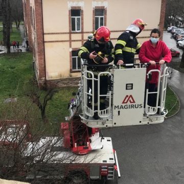 Exercițiu cu pompieri la spital