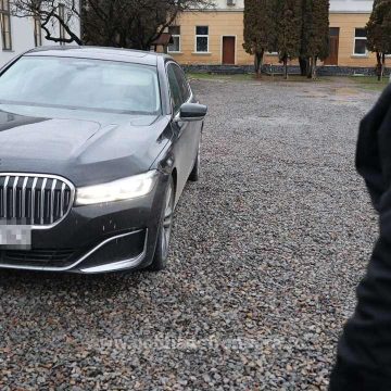 O mașină de lux căutată de autoritățile din Slovacia a fost găsită în Vadu Izei O mașină de lux căutată de autoritățile din Slovacia a fost găsită în Vadu Izei