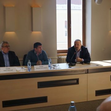 Dan Ivan, senator USR a chestionat cetățenii din Sighet despre ce ar dori să transmită aleșilor locali Dan Ivan, senator USR a chestionat cetățenii din Sighet despre ce ar dori să transmită aleșilor locali