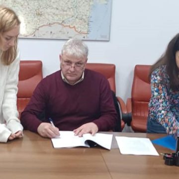 A fost semnat contractul pentru reabilitarea și modernizarea sediului Primăriei Câmpulung la Tisa