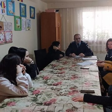 Copiii și tinerii de la Casa de Tip Familial nr. 2 Baia Mare, din cadrul DGASPC Maramureș au primit informații și sfaturi prețioase