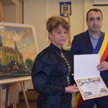 Primarul municipiului Sighetu Marmației a conferit titlul de Cetățean de onoare profesoarei de dans Krisztina Kővy și titlul de Cetățean de onoare post-mortem pictorului Péter Ütő Erzsébet.