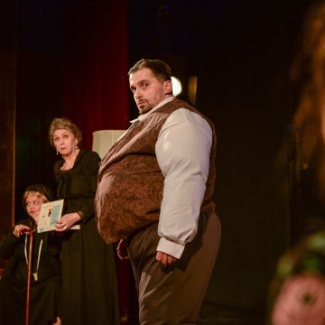 ”Grasu` Contrabasu`”, la Teatrul Municipal