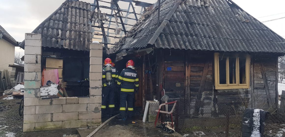 Incendiu izbucnit la o casa din Vadu Izei Incendiu izbucnit la o casa din Vadu Izei