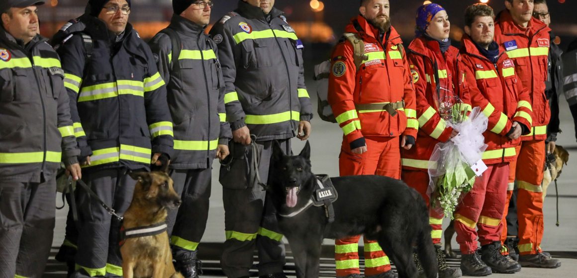 Misiune încheiată. Primii salvatori români care au intervenit în urma cutremurului din Turcia s-au întors acasă