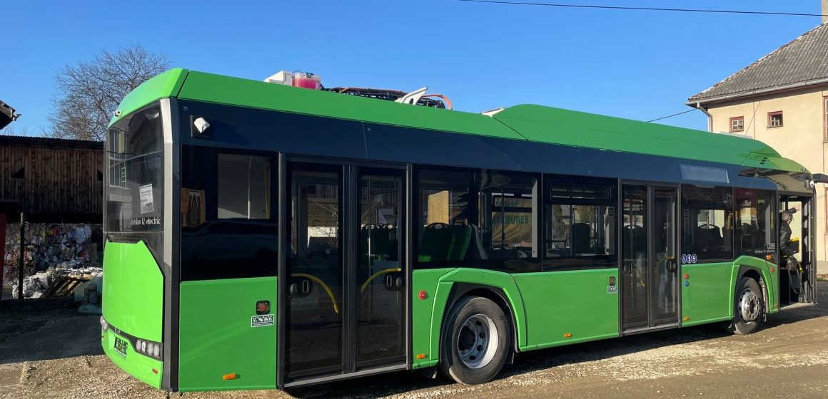 Primul autobuz electric din cele șapte a sosit în municipiul Sighetu Marmației