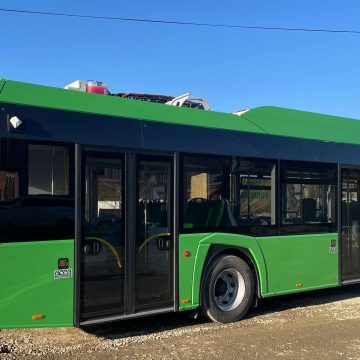 Primul autobuz electric din cele șapte a sosit în municipiul Sighetu Marmației Primul autobuz electric din cele șapte a sosit în municipiul Sighetu Marmației
