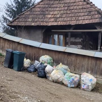 ADI Deșeuri: De remarcat ar fi disciplina sătenilor din Vadu Izei încă de la prima colectare ADI Deșeuri: De remarcat ar fi disciplina sătenilor din Vadu Izei încă de la prima colectare