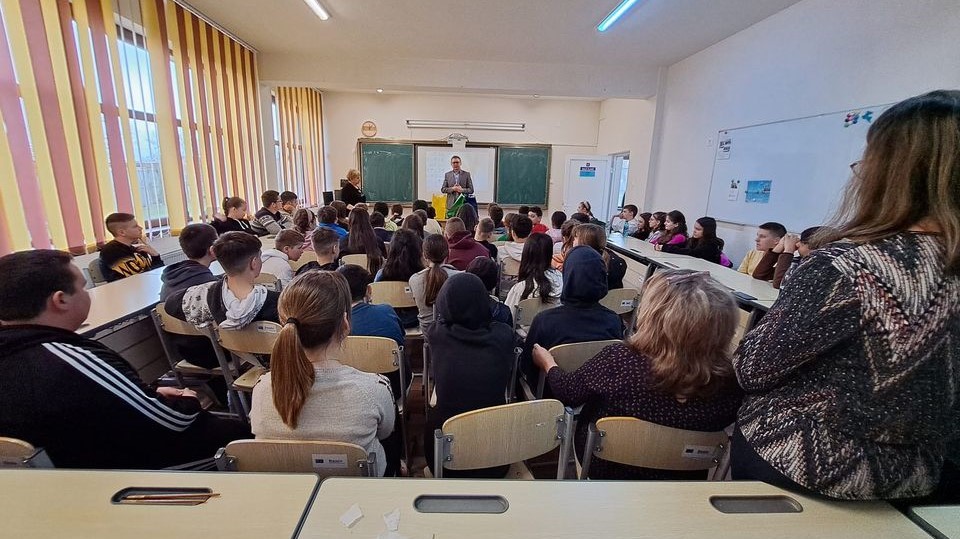 Reprezentanții ADIGIDM Maramureș s-au întâlnit cu elevii școlilor din Baia Mare, Cicârlău, Bârsana și Borșa