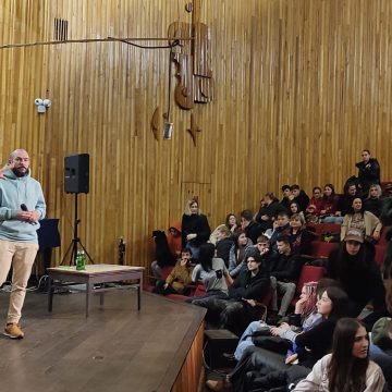 Teatrul care deschide ochii Teatrul care deschide ochii