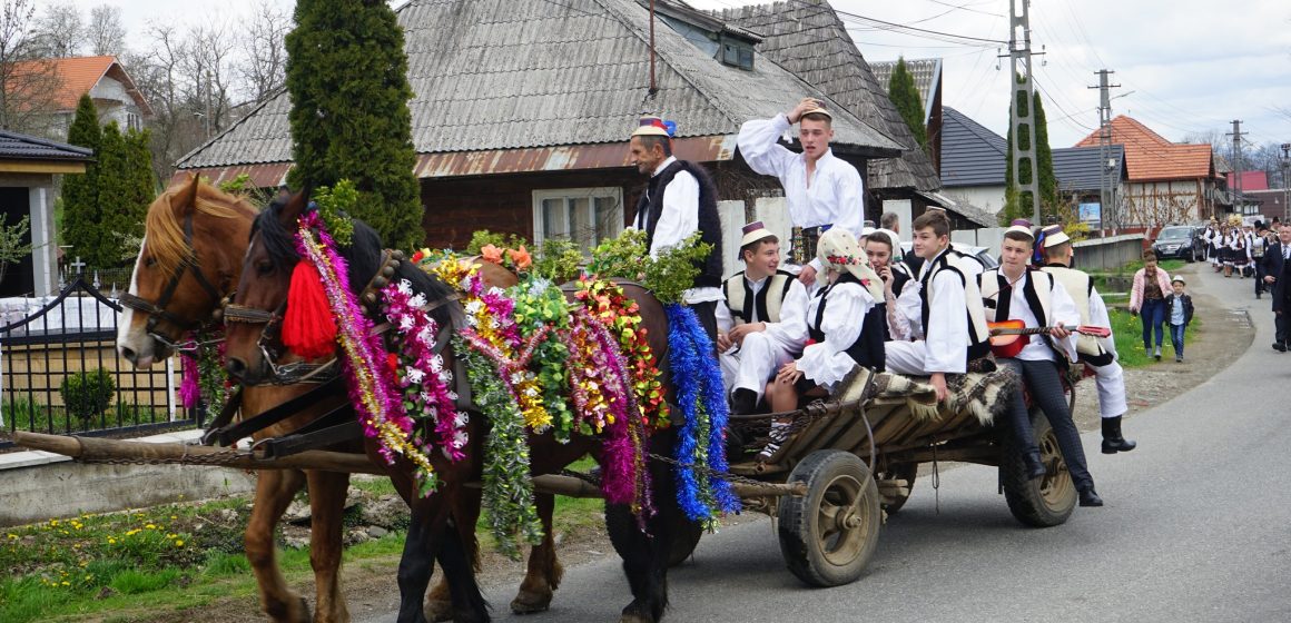 Festivalul folcloric ,,Joc de pe Cosău,, în satul Sârbi
