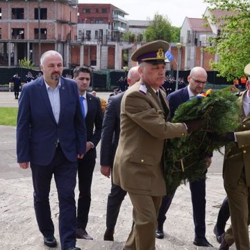 Dan Ivan, USR: Astăzi, în mod special, ne gândim la cei care și-au sacrificat tinerețea pe câmpurile de luptă Dan Ivan, USR: Astăzi, în mod special, ne gândim la cei care și-au sacrificat tinerețea pe câmpurile de luptă