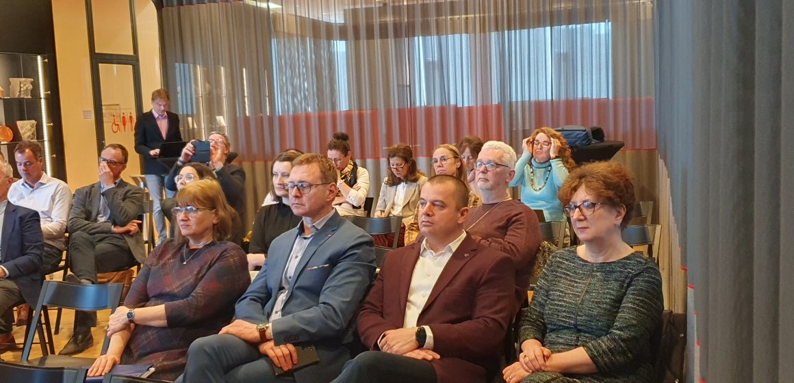 Aplicația ADGIDM Maramureș a fost prezentată la conferința finală a proiectului REDUCES
