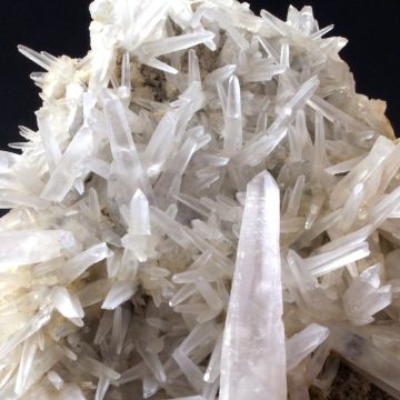 Un ”buchet” de cristale de la Mina Herja, exponatul săptămânii la Mineralogie Un ”buchet” de cristale de la Mina Herja, exponatul săptămânii la Mineralogie