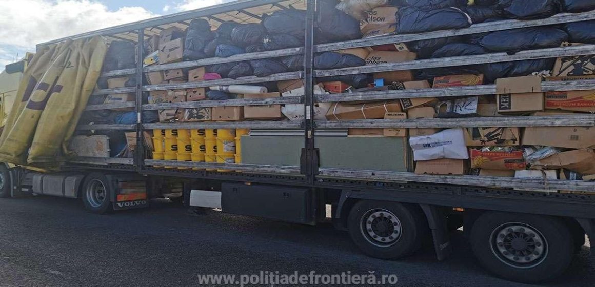 Zece tone de produse second-hand destinate unei firme maramureșene, oprite să intre în țară