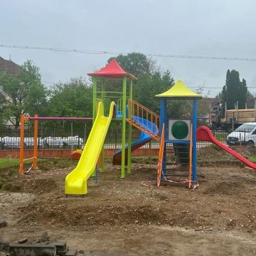 Au început lucrările la primul loc de joacă din comuna Mireşu Mare