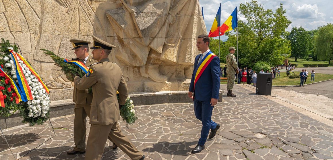Ziua Independenței de Stat a României, Ziua Victoriei Coaliției Națiunilor Unite și Ziua Europei au fost marcate la Monumentul Ostașului Român din Baia Mare