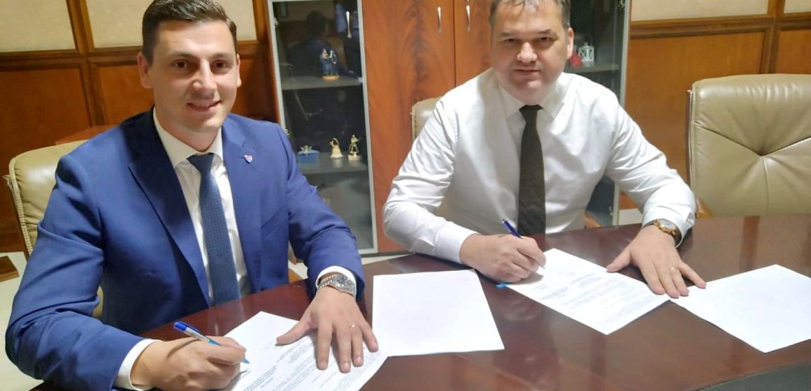 Contractul de finanțare pentru reabilitarea și modernizarea drumului județean 108A Gârdani – limită cu judeţul Sălaj a fost semnat Contractul de finanțare pentru reabilitarea și modernizarea drumului județean 108A Gârdani – limită cu judeţul Sălaj a fost semnat