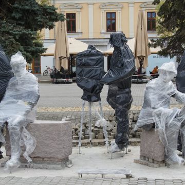 Dezvelirea grupului statuar reprezentând fondatorii Școlii de Pictură va avea loc vineri, 12 mai Dezvelirea grupului statuar reprezentând fondatorii Școlii de Pictură va avea loc vineri, 12 mai