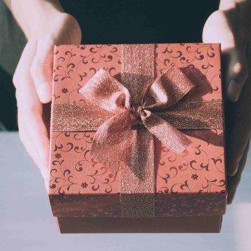 Idei de cadouri personalizate pentru prietenii cu personalitate