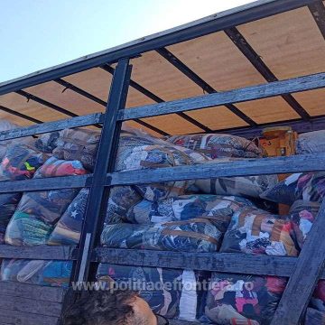 Peste 6 tone de produse second-hand transportate de un maramureșean, oprite să intre în țară Peste 6 tone de produse second-hand transportate de un maramureșean, oprite să intre în țară