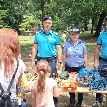 Jandarmii la Orășelul copiilor din Parcul Regina Maria