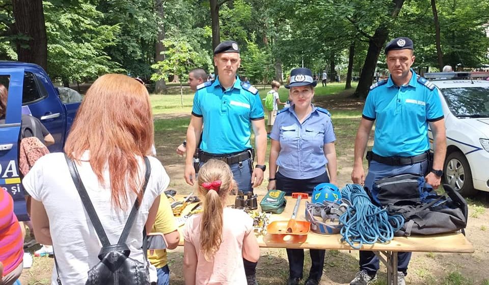 Jandarmii la Orășelul copiilor din Parcul Regina Maria