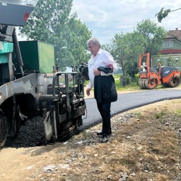 1 km de tronson asfaltat în Dănești și Lucăcești 1 km de tronson asfaltat în Dănești și Lucăcești