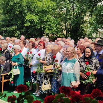100 de cupluri din Sighetu Marmației au sărbătorit 50 de ani de căsnicie