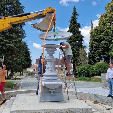 Fântâna Stoll a fost reașezată în Centrul vechi din Baia Sprie Fântâna Stoll a fost reașezată în Centrul vechi din Baia Sprie