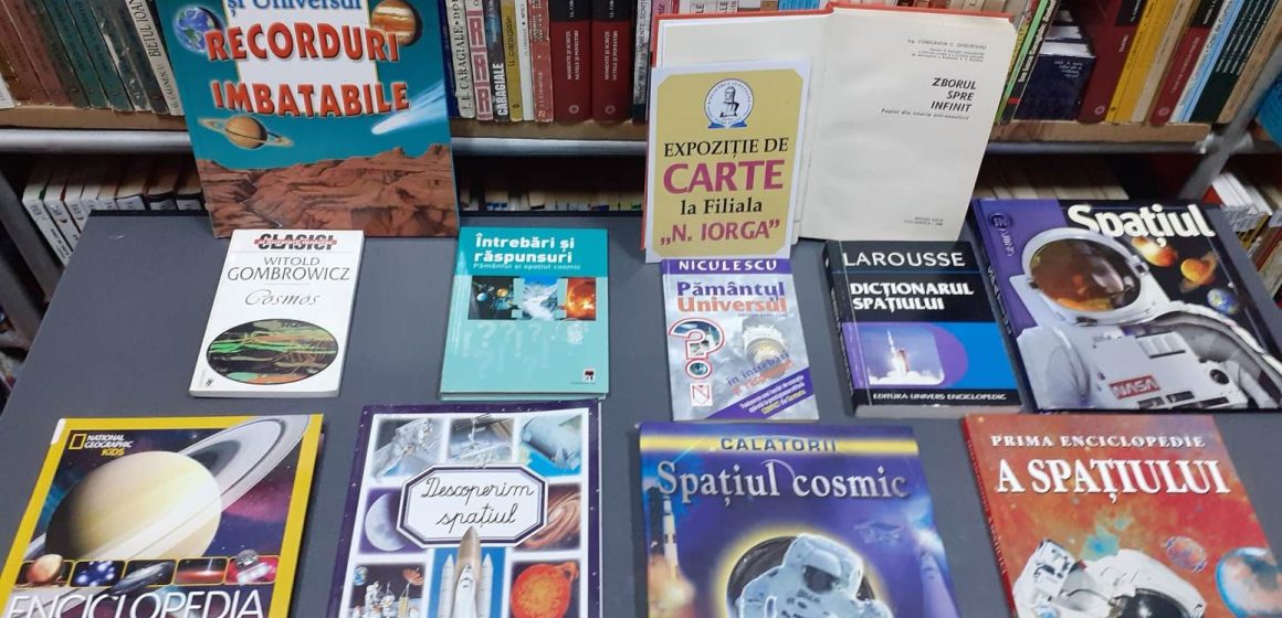 Expoziție de carte pe tema spațiului cosmic
