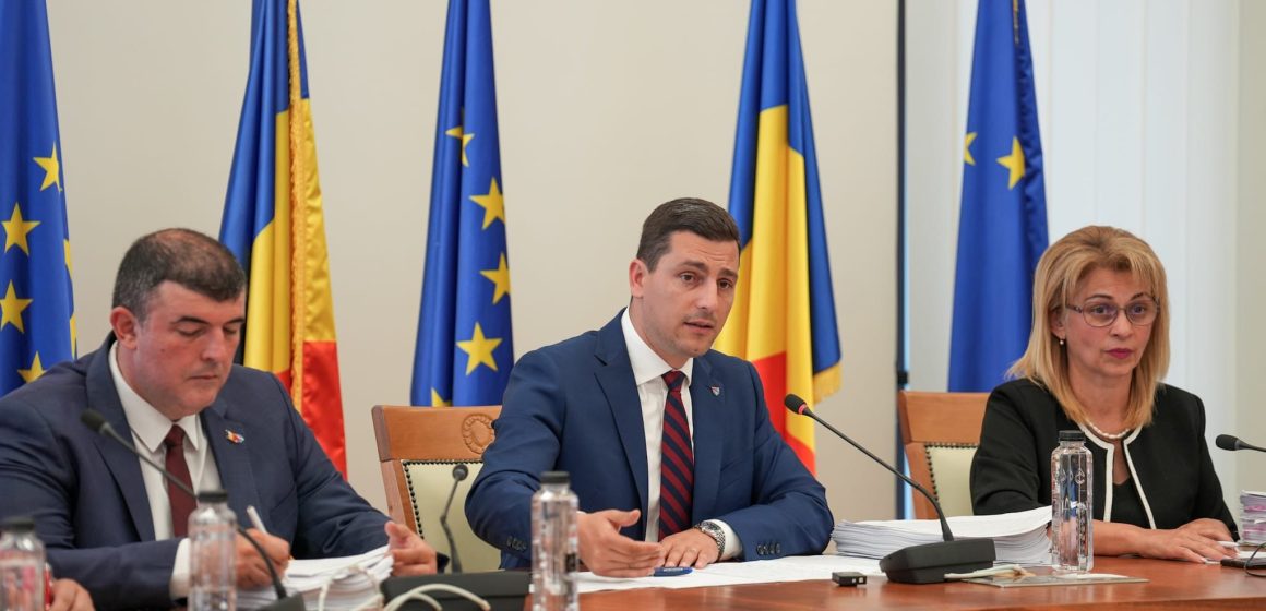 Ionel Bogdan: Achiziționăm 31 de microbuze electrice pentru transportul elevilor din Maramureș