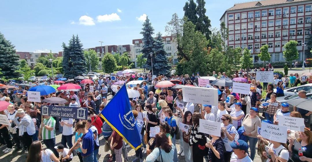 Peste 2.500 de angajați din școlile maramureșene au scandat ”Nu cedăm!” Peste 2.500 de angajați din școlile maramureșene au scandat ”Nu cedăm!”