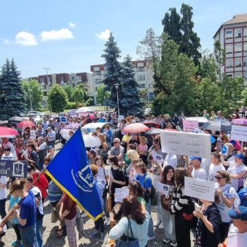 Peste 2.500 de angajați din școlile maramureșene au scandat ”Nu cedăm!”
