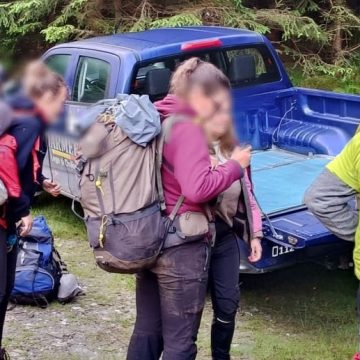 Amplă operațiune de salvare a 9 turiști străini rătăciți în Munții Rodnei finalizată cu succes