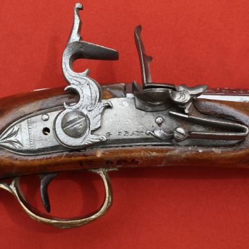 Pistol cu cremene din a doua jumătate a secolului al XVIII-lea este exponatul lunii la Muzeul Județean de Istorie și Arheologie