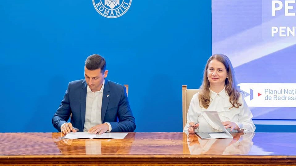 108 milioane de lei pentru dotarea unităților de învățământ din Maramureș asigurați din PNRR 108 milioane de lei pentru dotarea unităților de învățământ din Maramureș asigurați din PNRR
