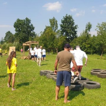 Zeci de copii și tineri din sistemul de protecție specială au participat la super aventura cu obstacole Lupul Daco Spartan Zeci de copii și tineri din sistemul de protecție specială au participat la super aventura cu obstacole Lupul Daco Spartan