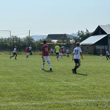 8 echipe la primul turneu de fotbal de copii și juniori, Cupa Emeric Dembroschi, categoria 2010 8 echipe la primul turneu de fotbal de copii și juniori, Cupa Emeric Dembroschi, categoria 2010