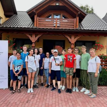 Elevii premiați la olimpiadele de fizică, chimie și astronomie în tabără la Breb