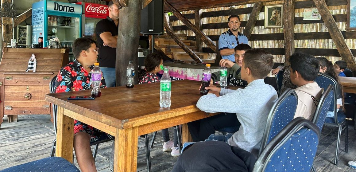 Polițiștii Biroului Siguranța Școlară, aproape de elevi și pe timpul vacanței