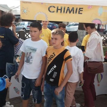 Copiii de la Casa de Tip Familial Bradului Sighetu Marmației, din cadrul DGASPC Maramureș la Romanian Science Festival Copiii de la Casa de Tip Familial Bradului Sighetu Marmației, din cadrul DGASPC Maramureș la Romanian Science Festival