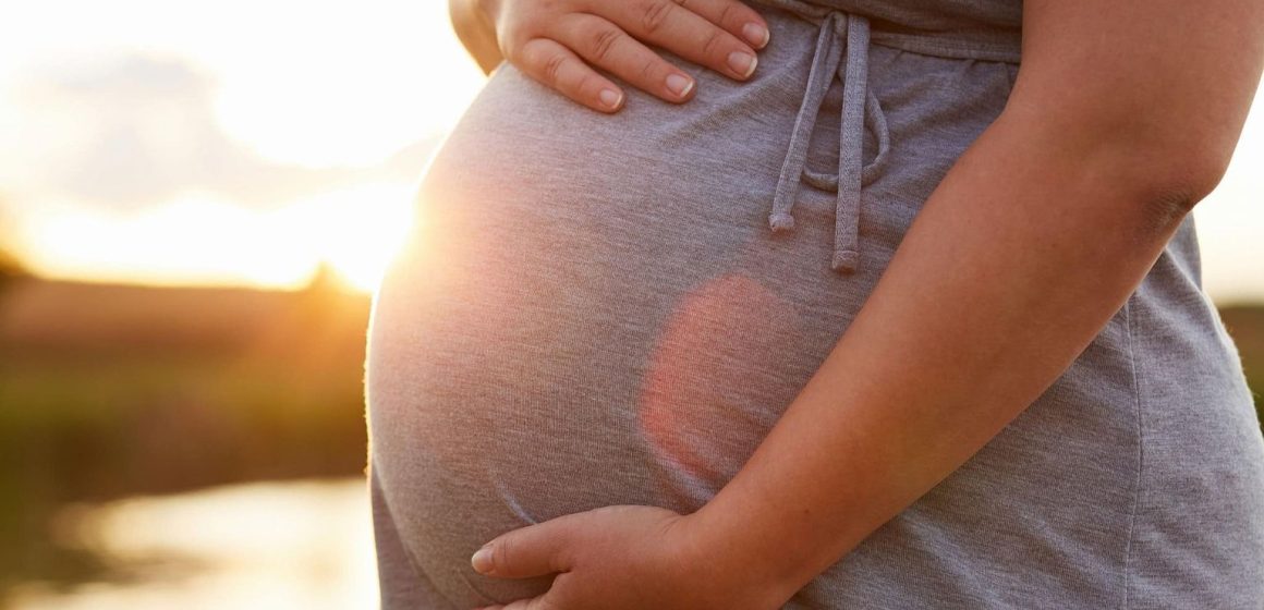 Călin Bota, PNL: Acces cu prioritate pentru femeile însărcinate sau persoanele însoţite de copii cu vârsta de până la 5 ani la casieriile sau ghişeele entităţilor publice şi private