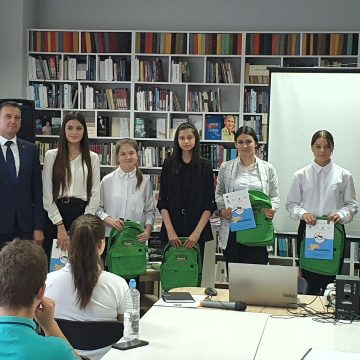 Tabăra educațională „PUNTE”, o experiență împărtășită elevilor din Republica Moldova Tabăra educațională „PUNTE”, o experiență împărtășită elevilor din Republica Moldova