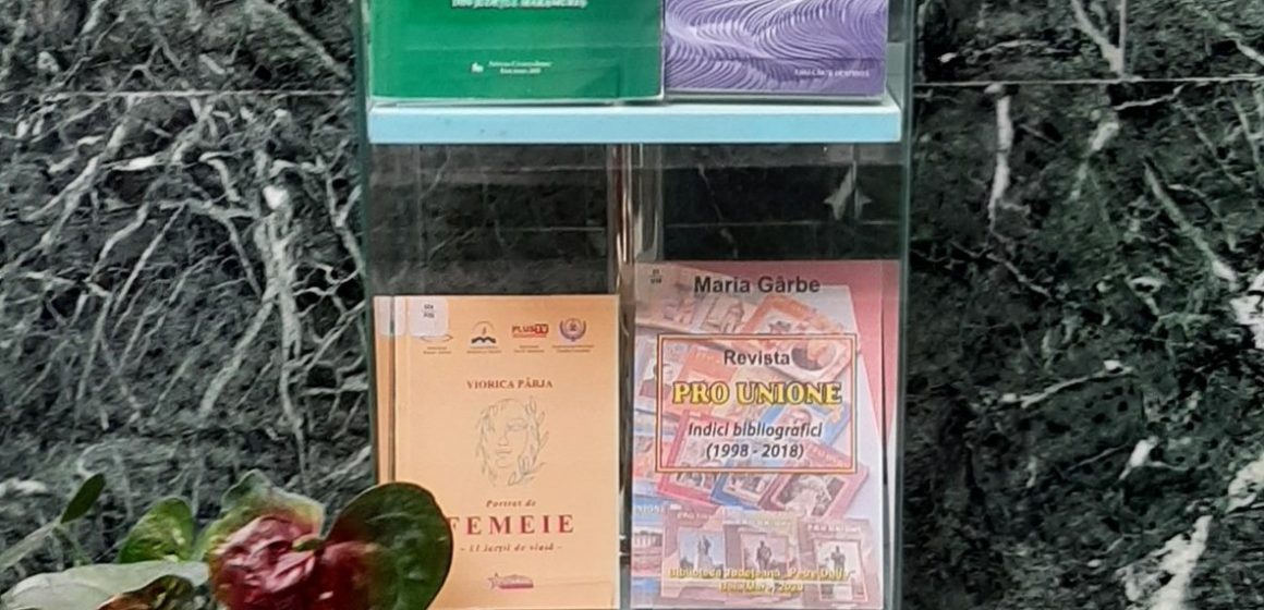 Vitrina cu autori maramureșeni