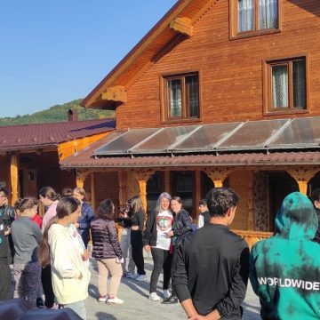 90 de copii și tineri din sistemul de protecție specială al DGASPC Maramureș au participat la o tabără de weekend în Săcel 90 de copii și tineri din sistemul de protecție specială al DGASPC Maramureș au participat la o tabără de weekend în Săcel