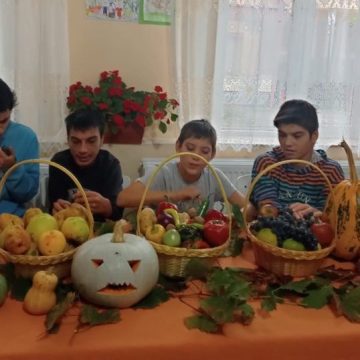 Activități specifice toamnei la Casa de Tip Familial Coșbuc Sighetu Marmației din cadrul DGASPC Maramureș