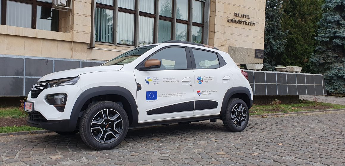Primul autoturism 100% electric din parcul auto al Consiliului Județean Maramureș a fost achiziționat prin proiectul „MOBI”