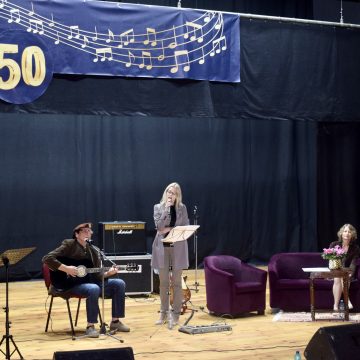 Muzicianul Costel Amorăriței, sărbătorit la Vișeu de Sus Muzicianul Costel Amorăriței, sărbătorit la Vișeu de Sus